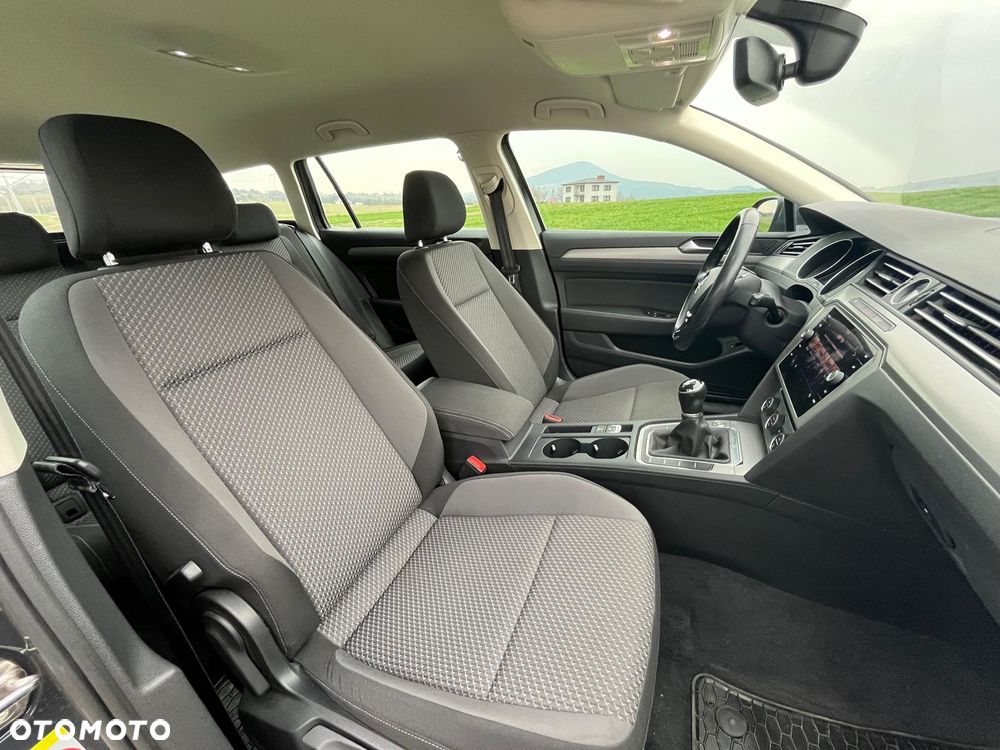 Volkswagen Passat 2.0 TDI SCR Trendline - 11