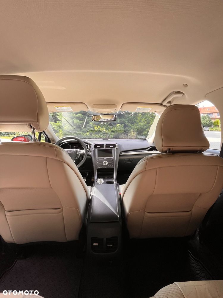 Ford Fusion - 16