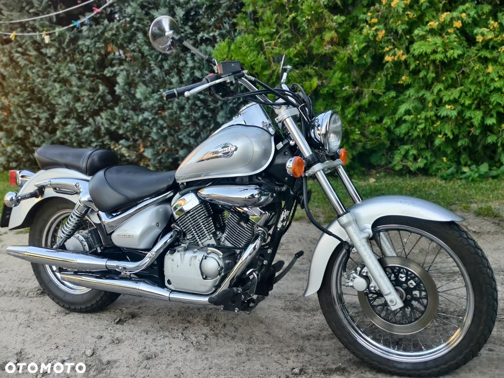 Suzuki Intruder