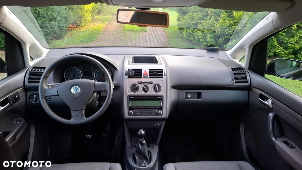 Volkswagen Touran 1.6 Conceptline - 10