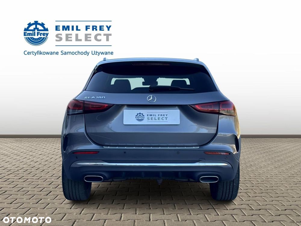 Mercedes-Benz GLA - 4