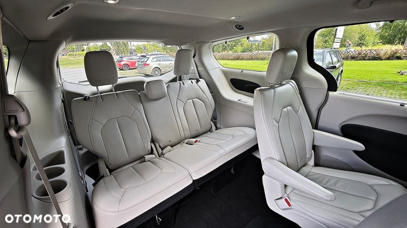 Chrysler Pacifica - 35