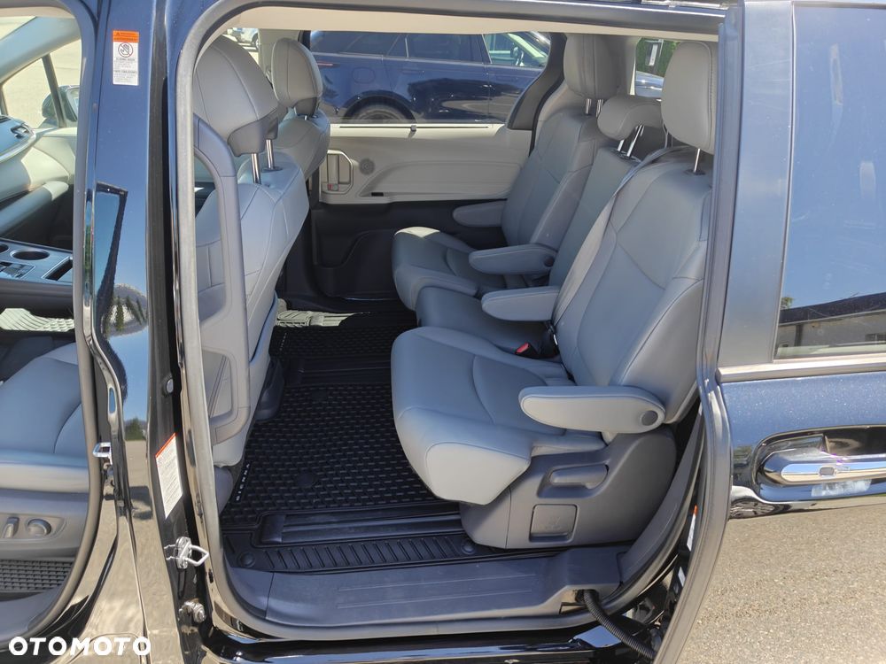 Toyota Sienna - 13