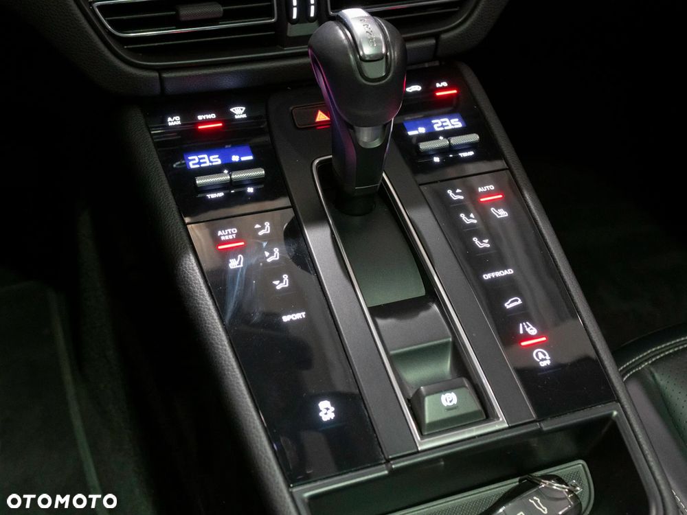 Porsche Macan Standard - 21