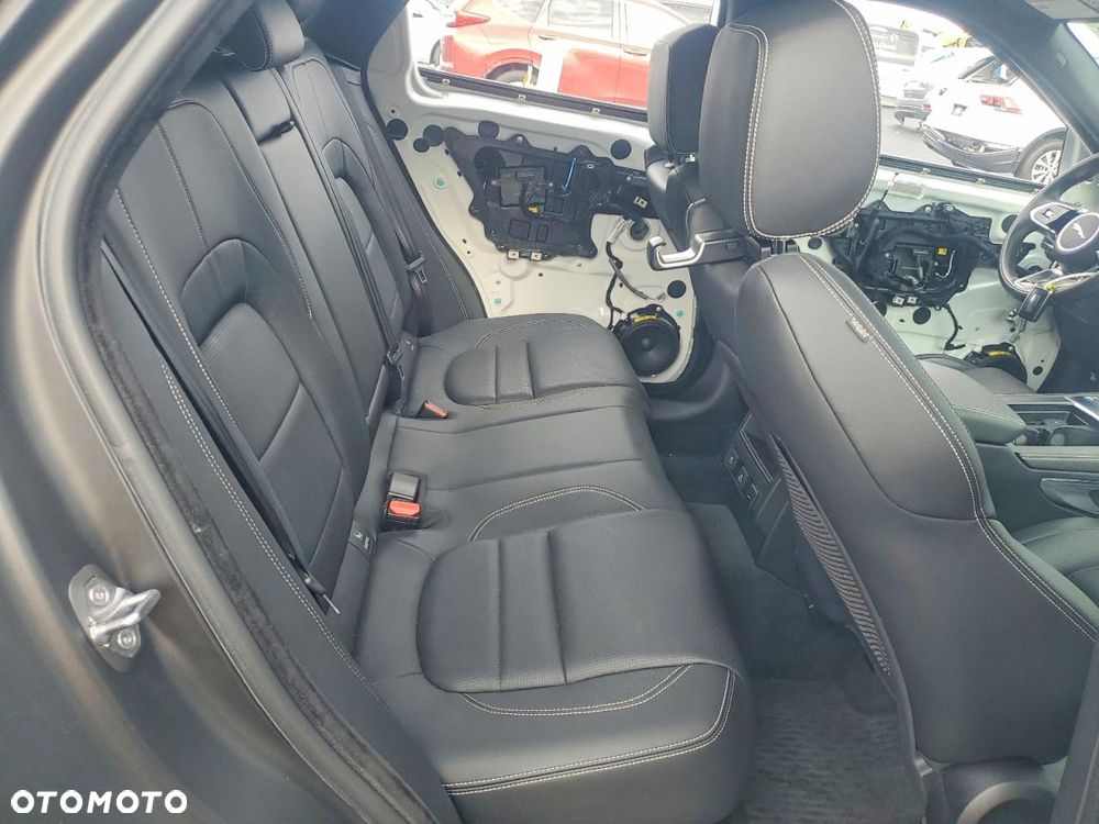 Jaguar F-Pace P250 AWD R-Dynamic S - 11