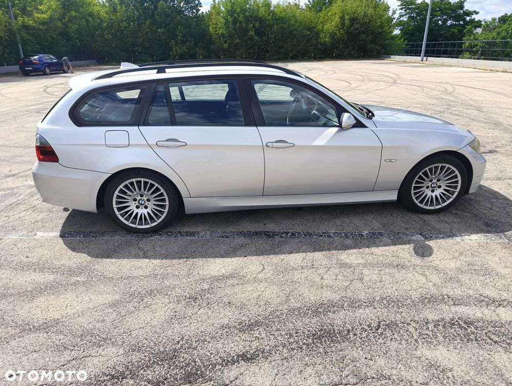 BMW Seria 3 318i - 4