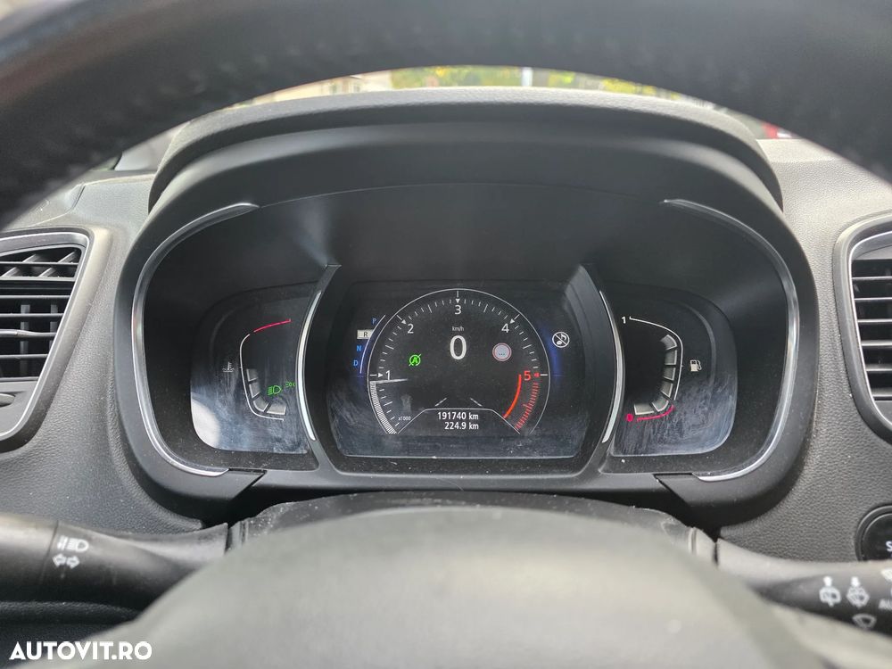 Renault Grand Scenic - 10