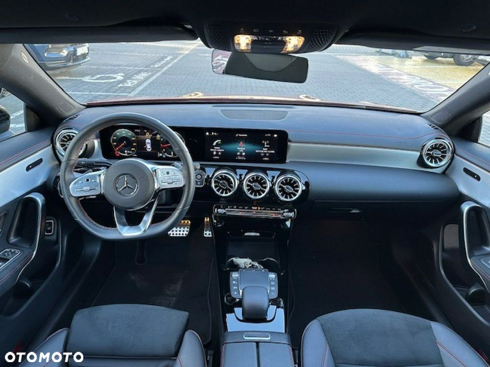 Mercedes-Benz CLA - 12