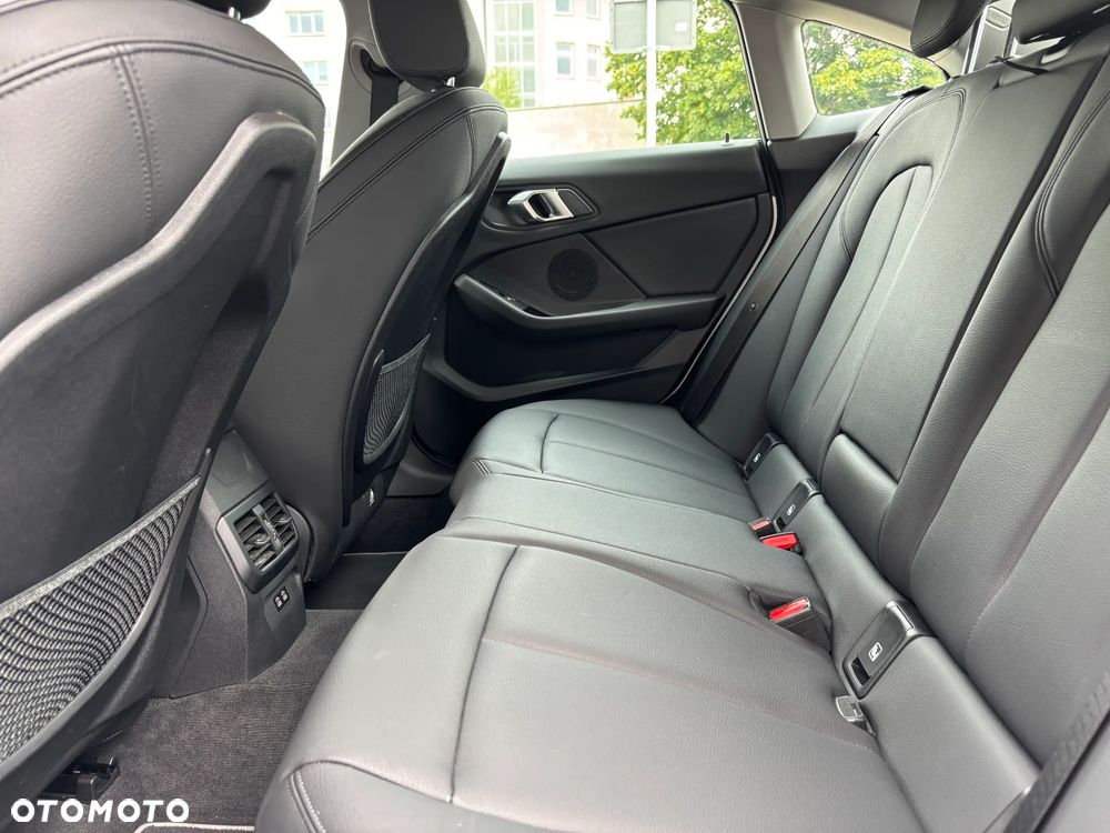 BMW Seria 2 218i - 20