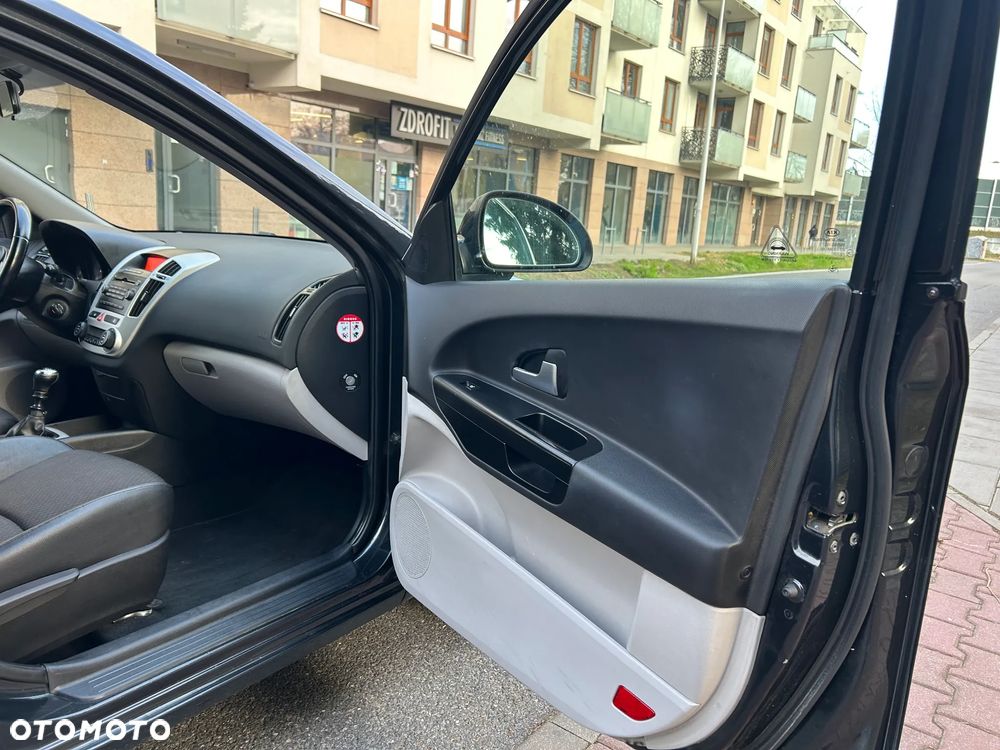 Kia Ceed 1.6 Comfort + - 19