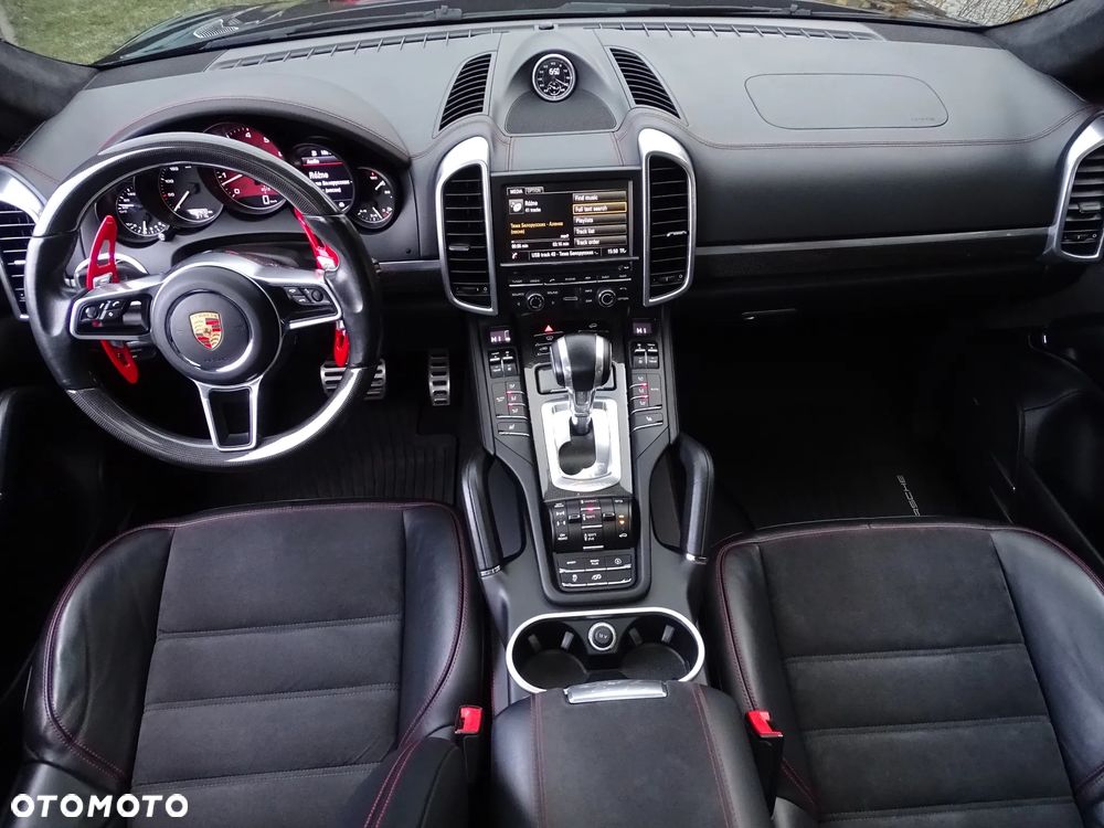 Porsche Cayenne GTS - 18