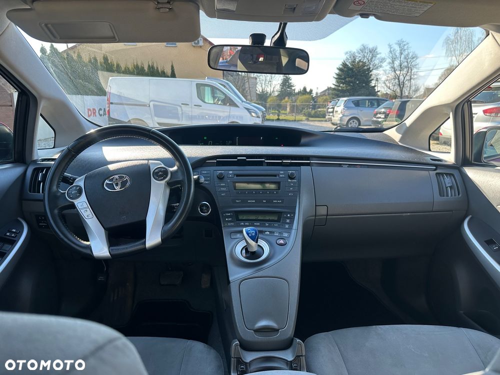 Toyota Prius (Hybrid) Executive - 8