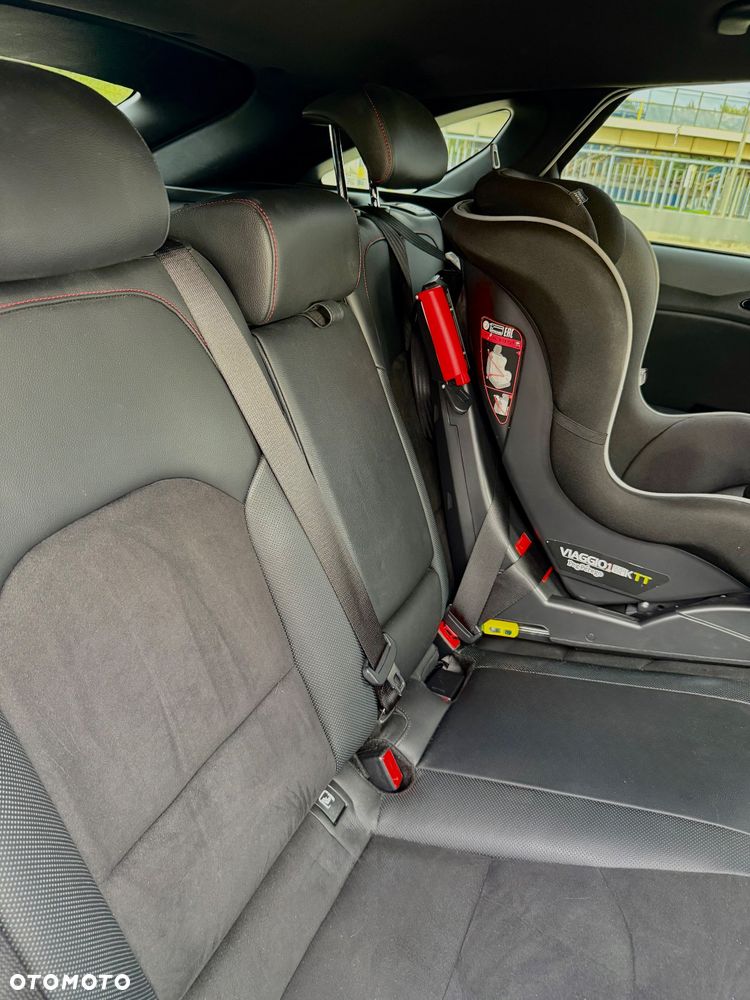 Kia ProCeed 1.6 T-GDI GT DCT - 12