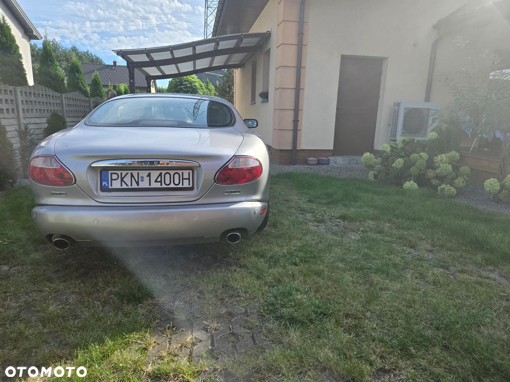 Jaguar XK8 Coupe - 6