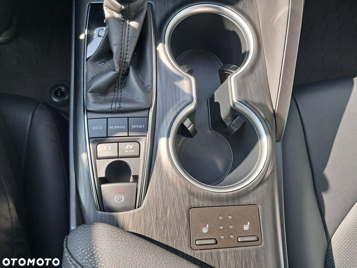Toyota Camry 2.5 Hybrid Executive CVT - 12
