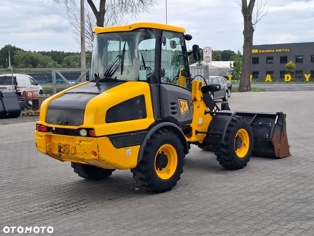 JCB 406 - 4