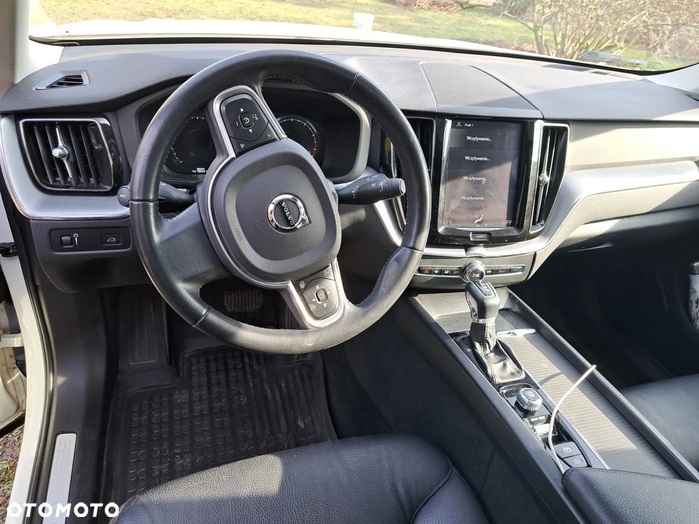 Volvo XC 60 T5 Momentum - 6