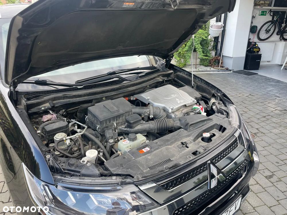 Mitsubishi Outlander PHEV Intense + - 21