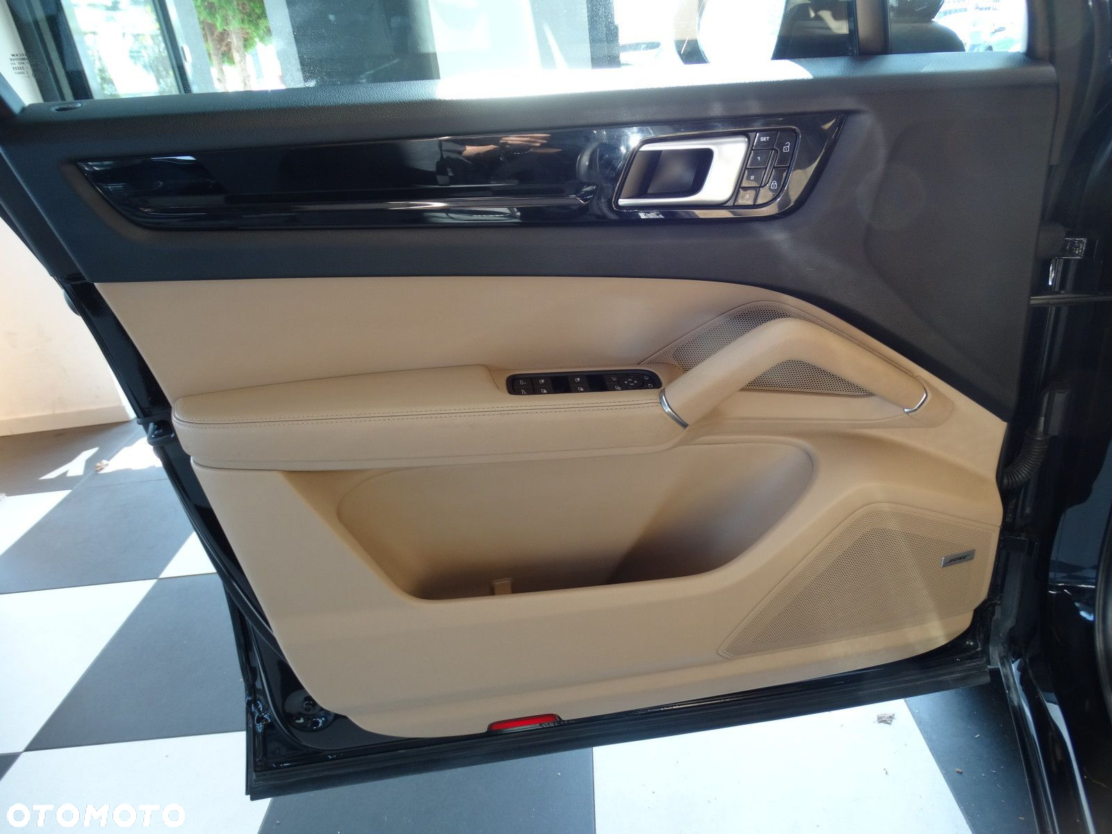 Porsche Cayenne - 25