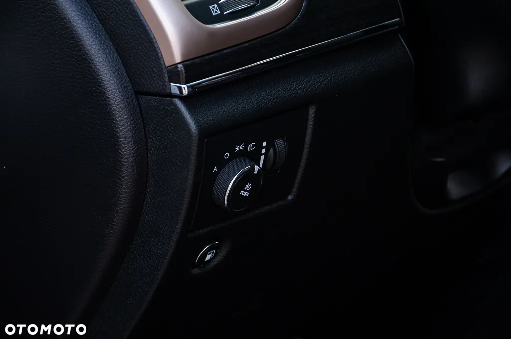 Jeep Grand Cherokee - 28