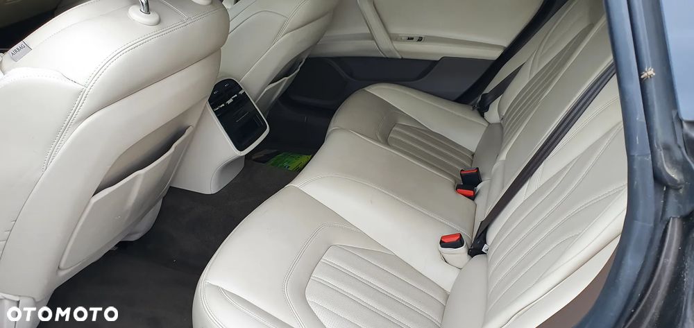 Maserati Quattroporte - 10
