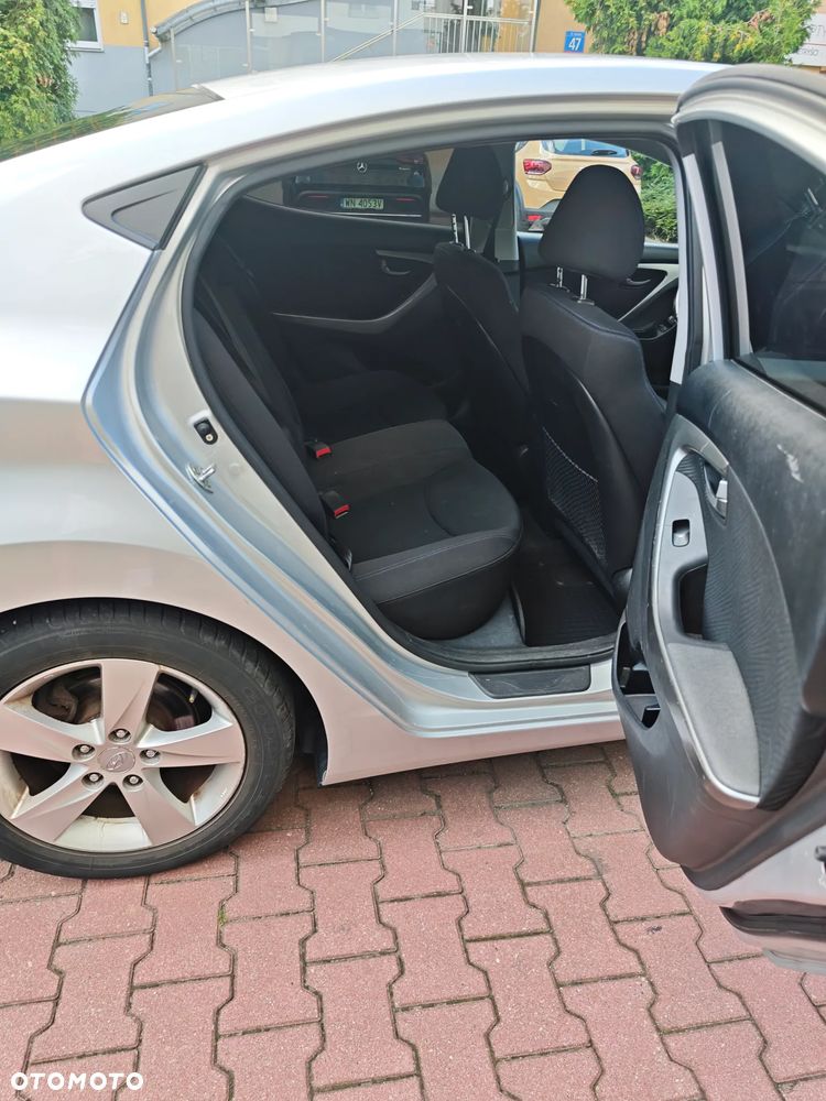 Hyundai Elantra 1.6 Comfort - 11
