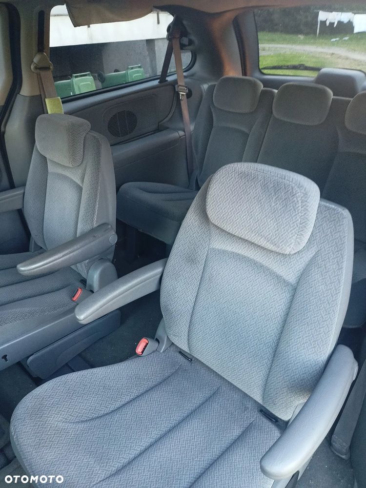 Chrysler Town & Country 3.3L LX - 14