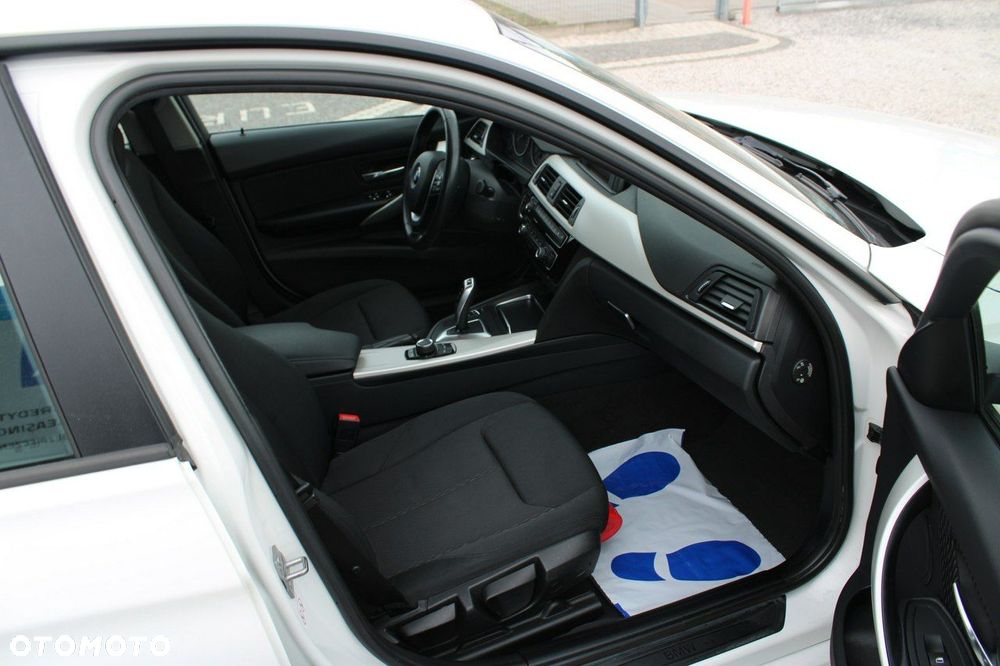 BMW Seria 3 - 30