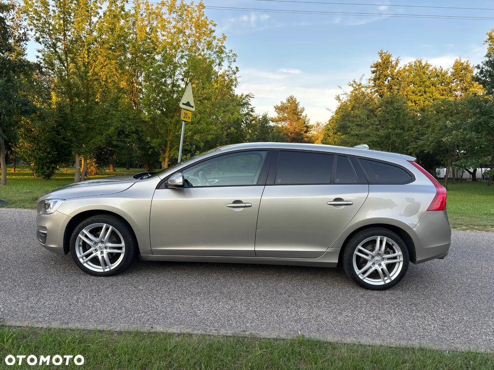 Volvo V60 D2 Momentum - 2