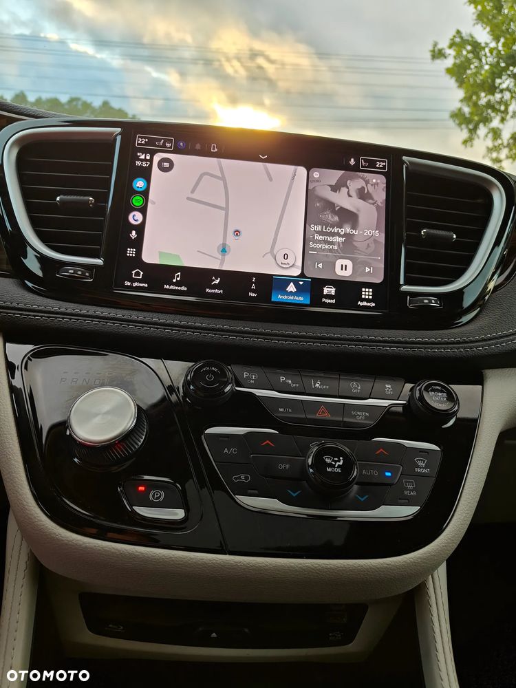 Chrysler Pacifica - 28
