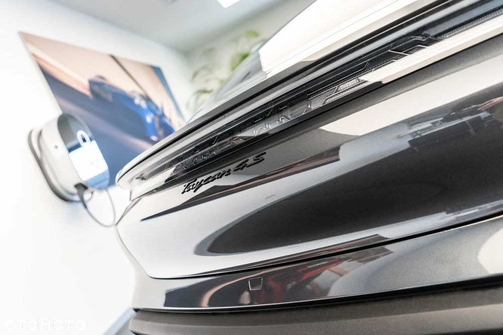 Porsche Taycan 105kWh 4S Black Edition - 33