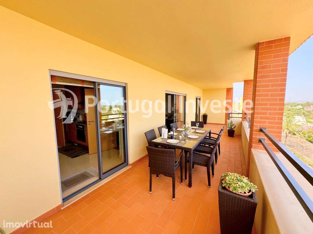 Exclusivo! Magnífica Penthouse T3, com grandes áreas, em condomínio... - Grande imagem: 3/39