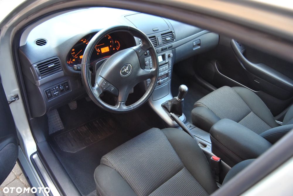 Toyota Avensis 1.8 VVT-i Sol - 20