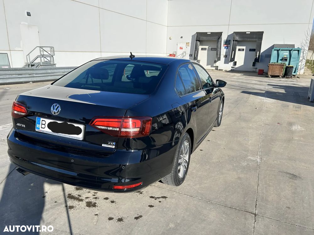 Volkswagen Jetta 2.0 TDI Highline - 7