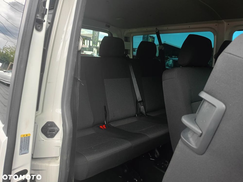 Volkswagen Transporter Kombi L2H1 - 12