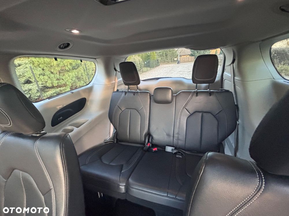 Chrysler Pacifica - 23