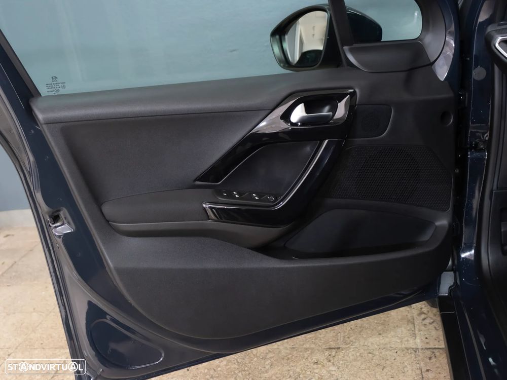 Peugeot 2008 1.2 PureTech Signature - 14