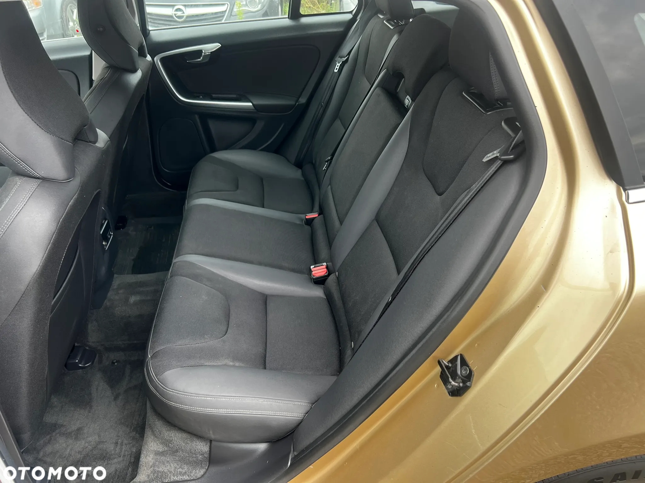 Volvo V60 DRIVe Momentum - 26