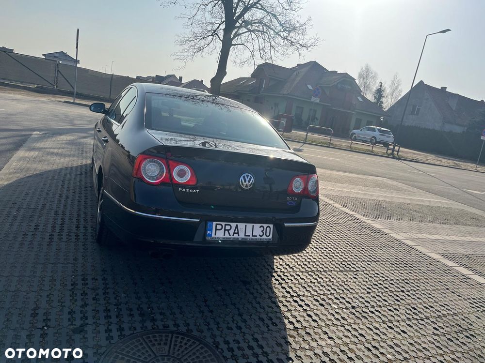Volkswagen Passat 2.0 TDI DPF Highline - 12