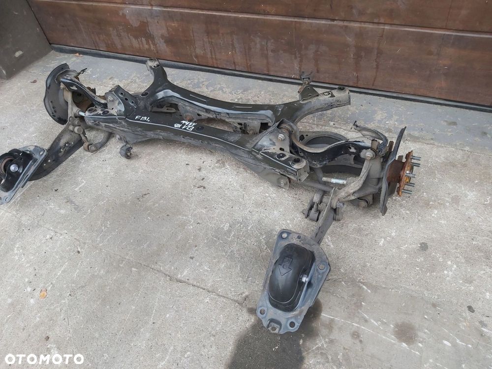 TOYOTA Corolla E21 belka zawieszenia tył wahacz 1,8 hybryda HB hatchback - 3
