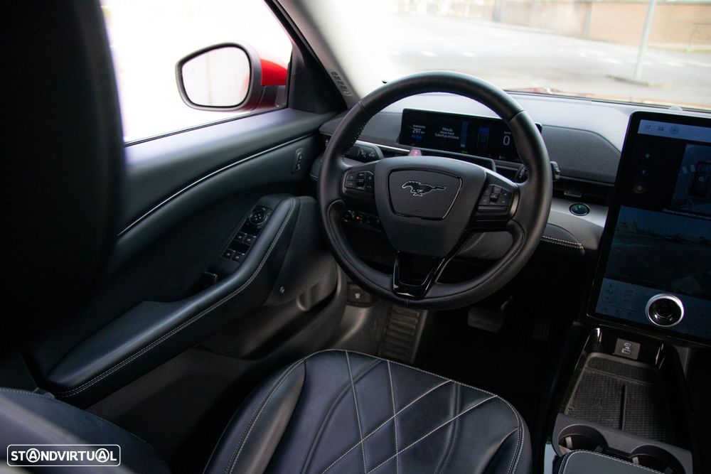 Ford Mustang Mach-E 75.7 kWh Premium AWD - 52