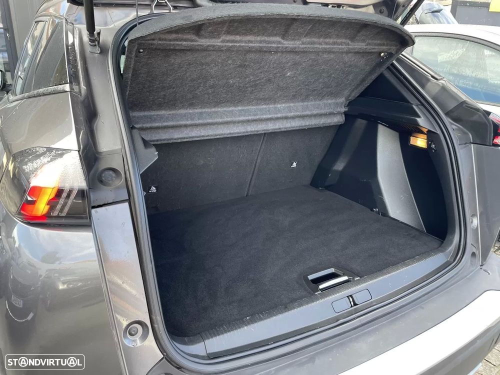 Peugeot 2008 1.2 PureTech Allure EAT8 - 23