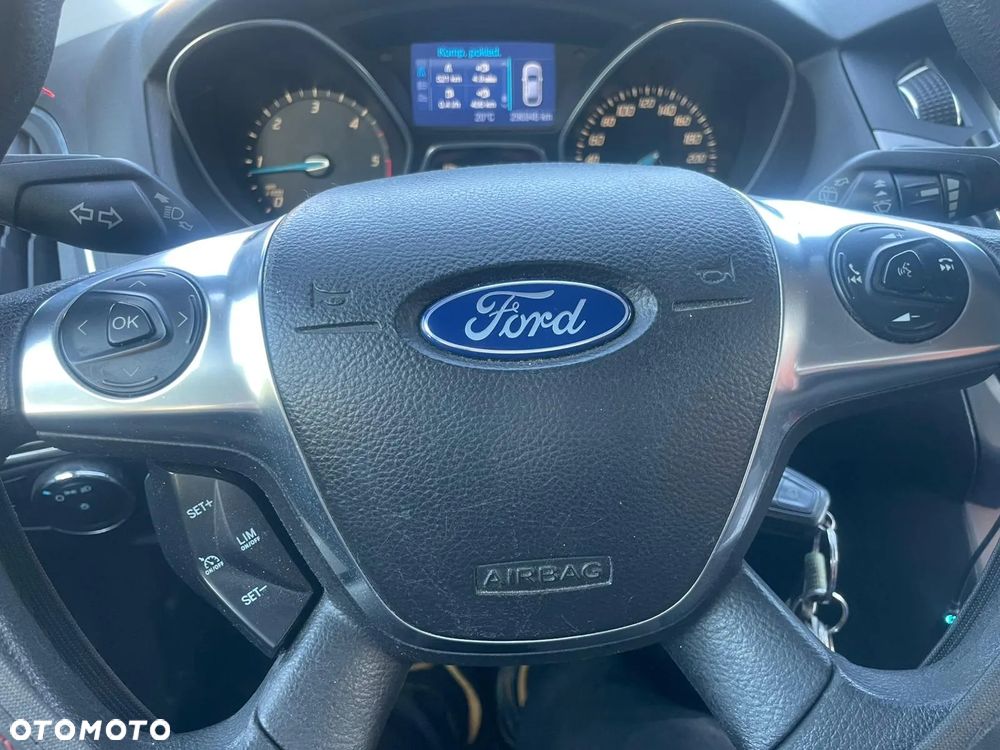 Ford Focus ver-1-6-tdci-dpf-start--stopp--system-sync-edition - 11