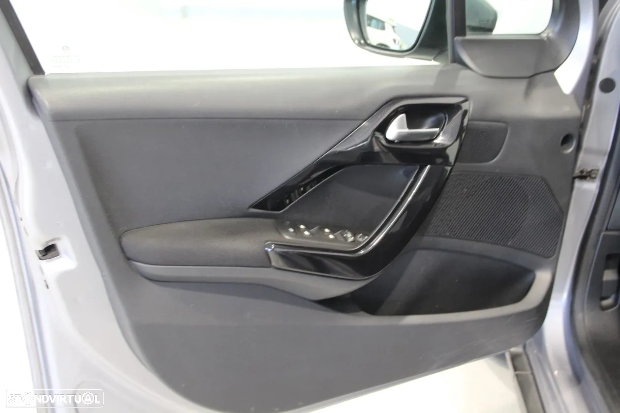 Peugeot 2008 1.2 PureTech Signature - 6