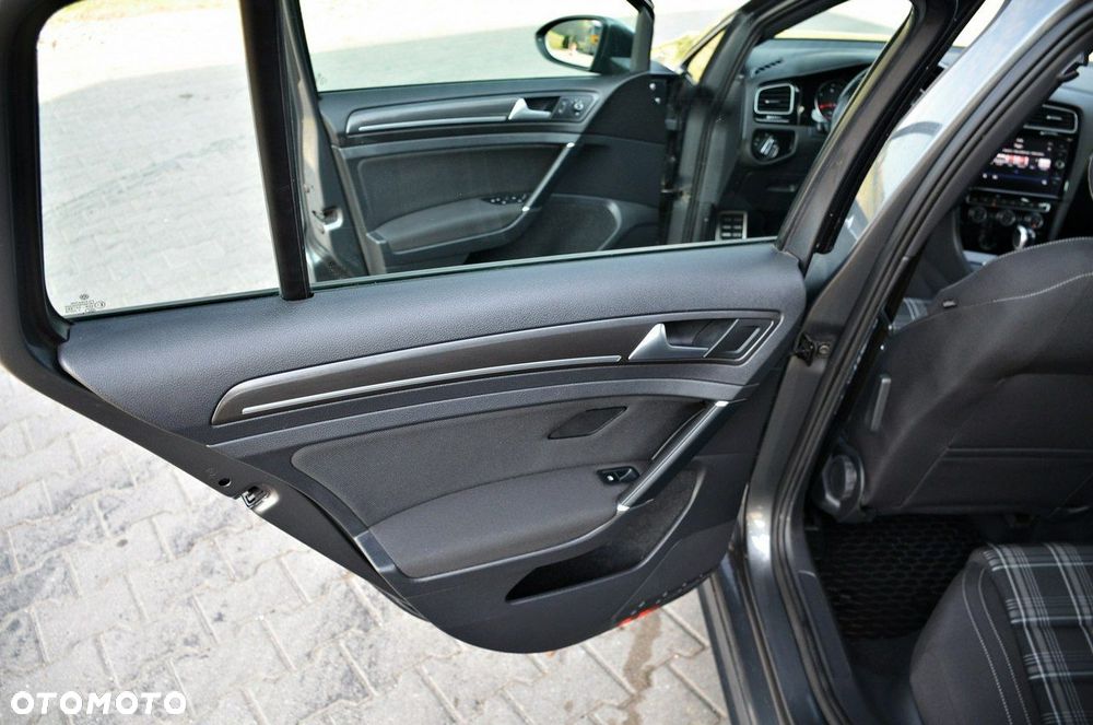 Volkswagen Golf - 21