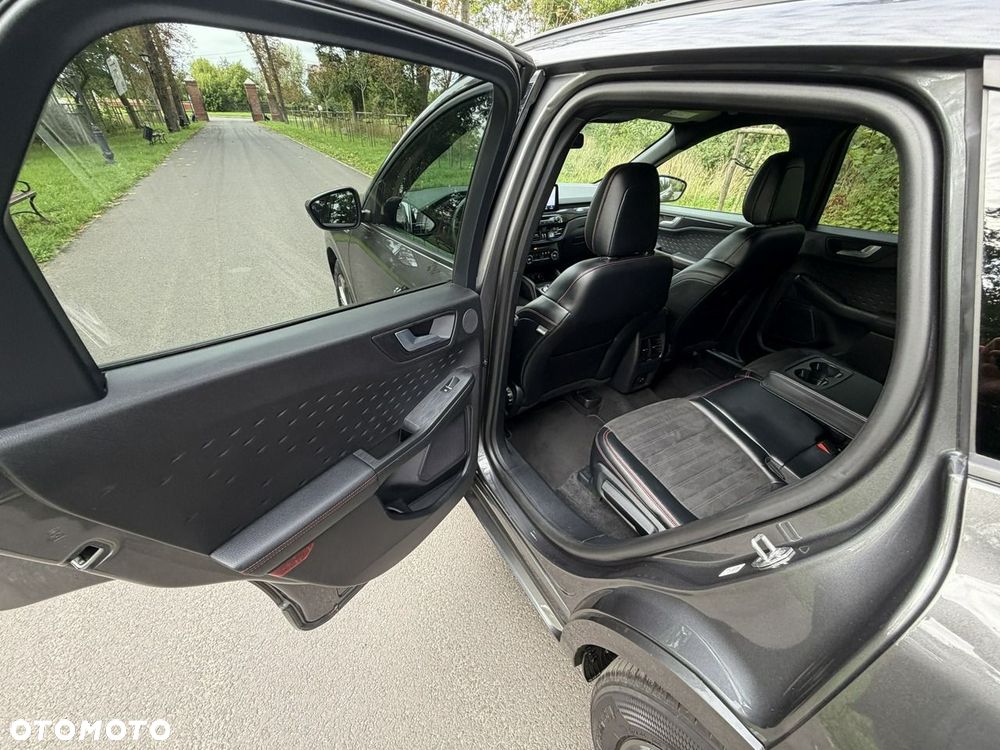 Ford Kuga - 25