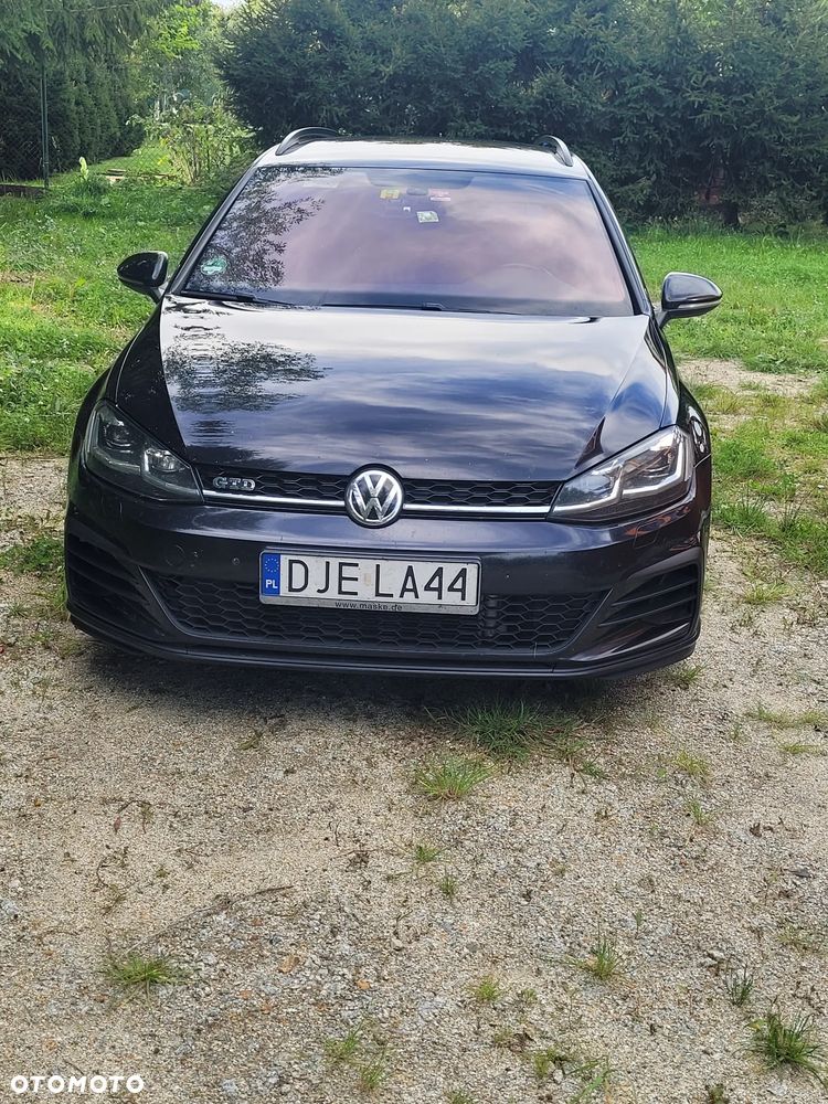 Volkswagen Golf - 1