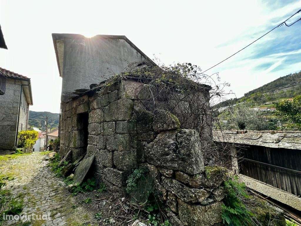 Moradia para restauro situada em Ansiães - Grande imagem: 2/12