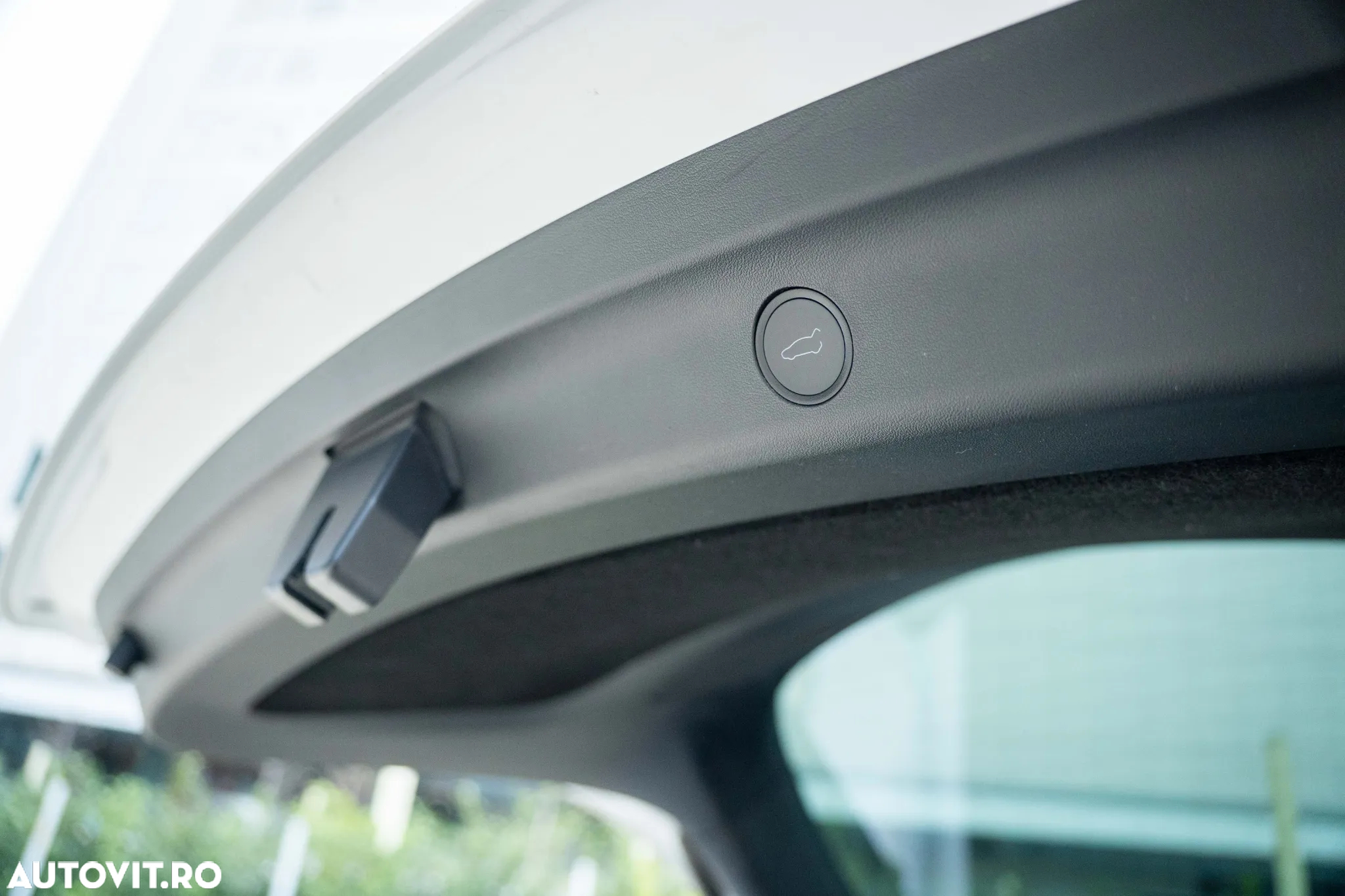 Tesla Model Y Long Range Dual Motor AWD - 33