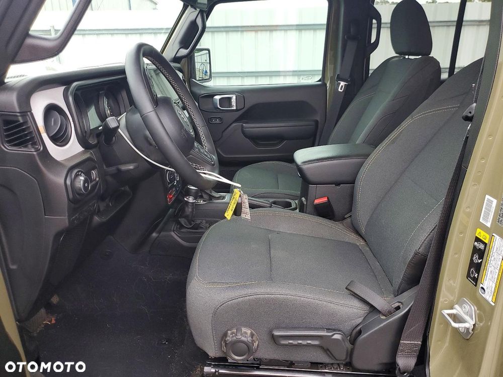 Jeep Wrangler - 8